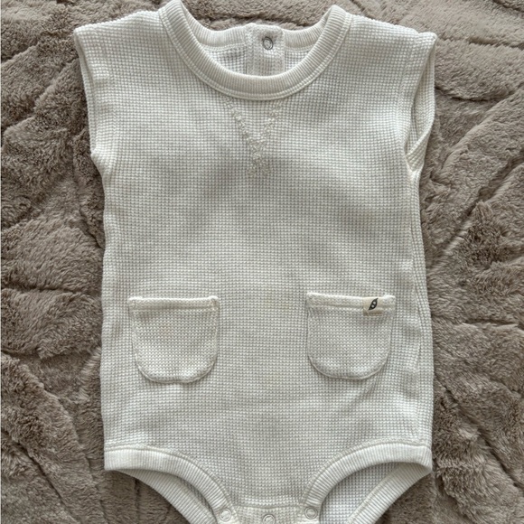Easy peasy onesie - Picture 1 of 2